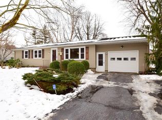 3 Briarwood Ln, Fairport, NY 14450