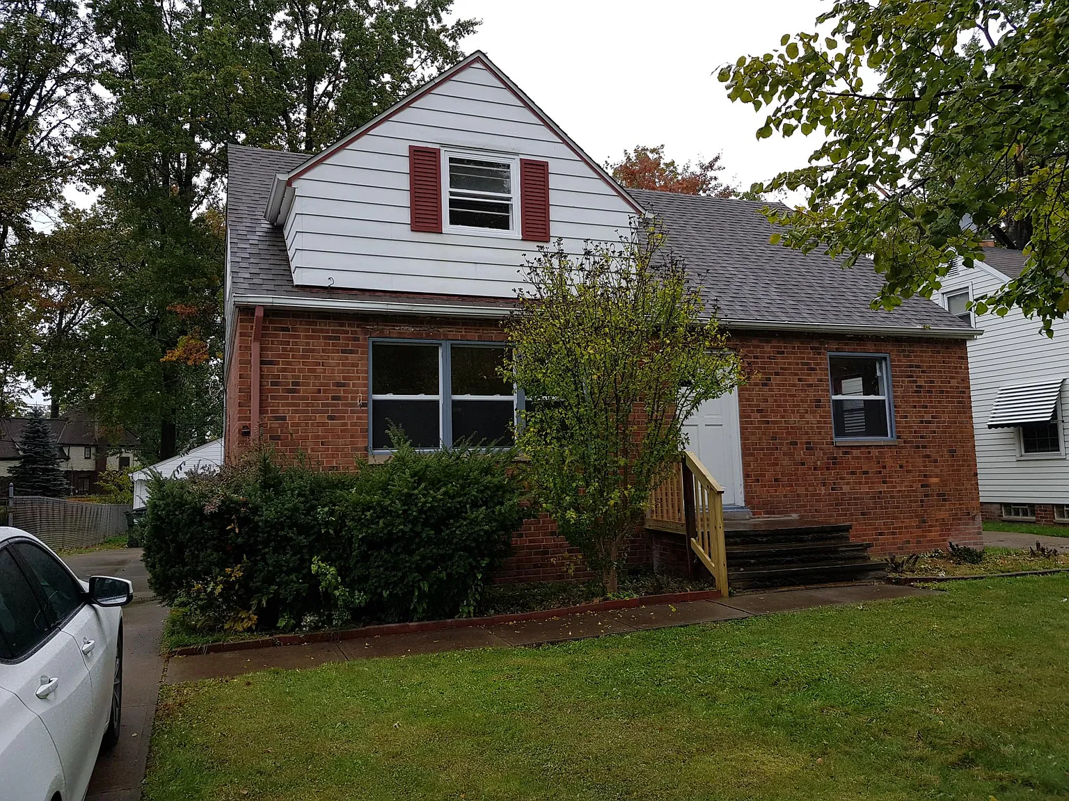 27125 Cameron Ave photo 1