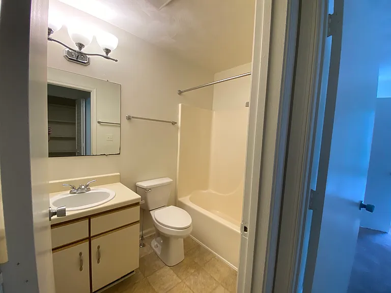Princeton Circle West Apartments — Photo 106