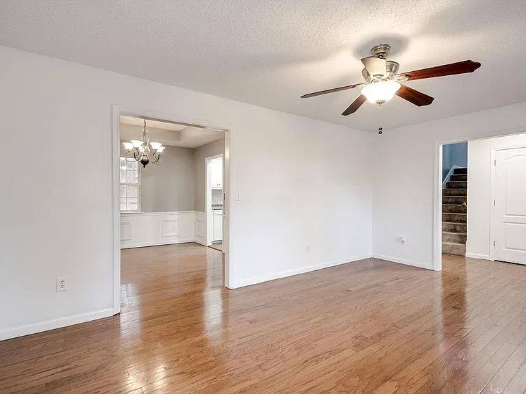 2508 Sand Ridge Ct — Photo 8
