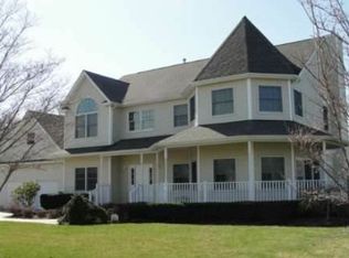 6 Gibbons Ct, Sayville, NY 11782