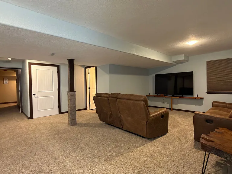 296 Sloan Dr — Photo 32