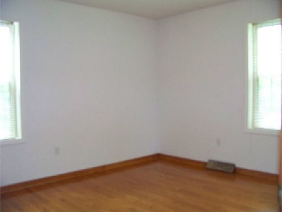 4th image of 319 Young St