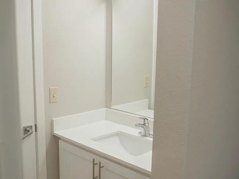 Evergreen Ridge Apartments — Photo 16