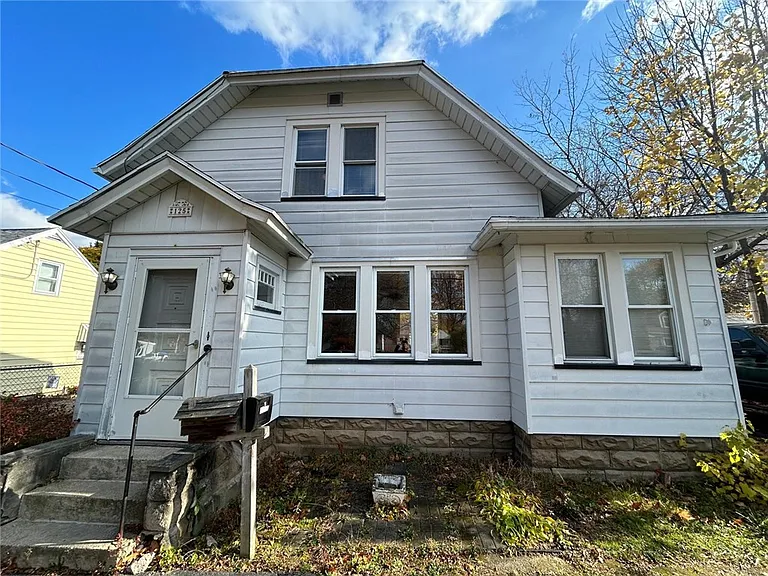 125 Windsor Rd — Photo 3