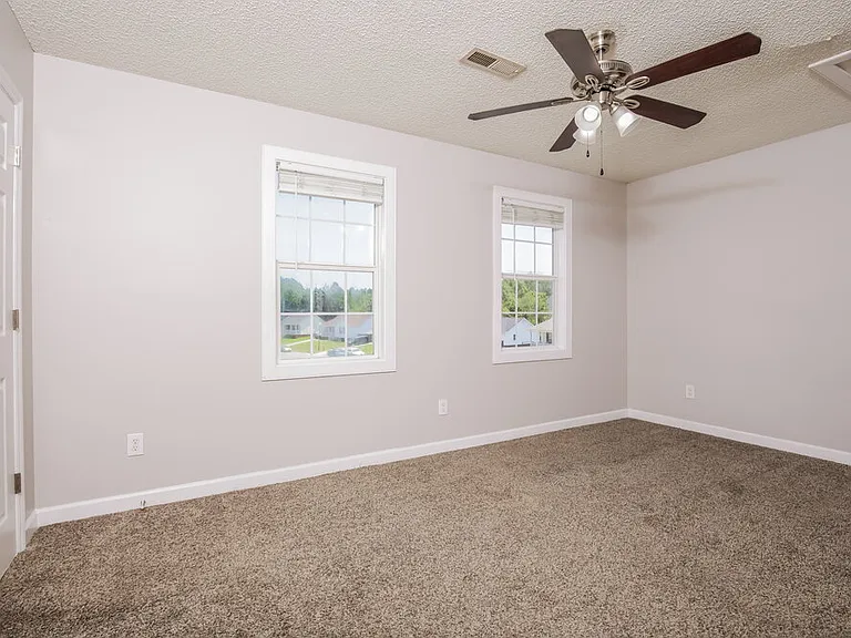 101 Mayfair Ct — Photo 13