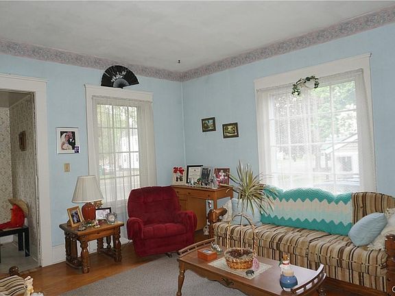 3rd image of 15 Salina St