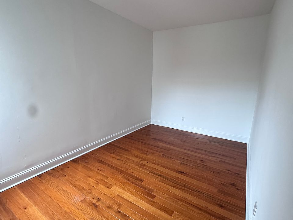 1st image of 5102 Spruce St #3