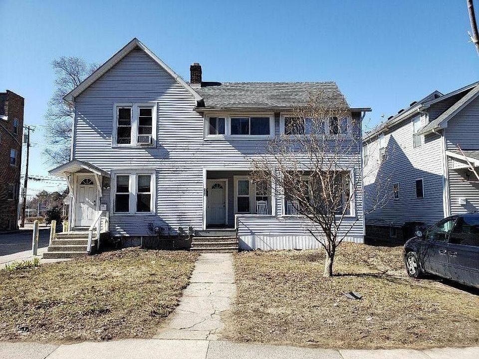 111/113 N. Center Street, #1, Royal Oak, MI 48067. Four-unit building in the heart of beautiful Royal Oak.