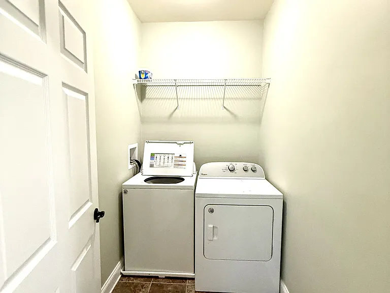 410 Lancaster Ave — Photo 24