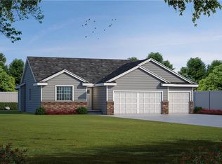 135 Walnut Dr, Norwalk, IA 50211