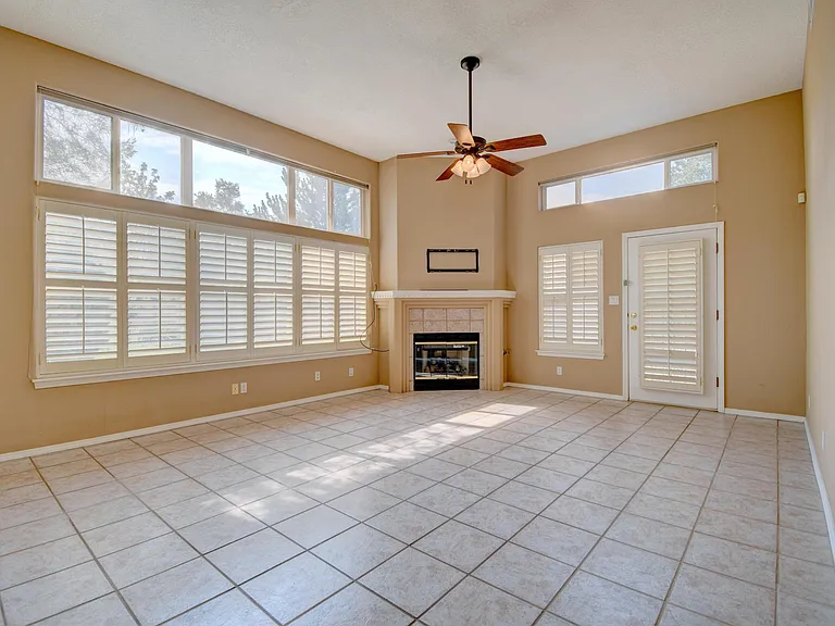 5809 Vulcan Vista Dr NE — Photo 3