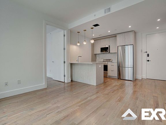 3rd image of 152 Erasmus St #509
