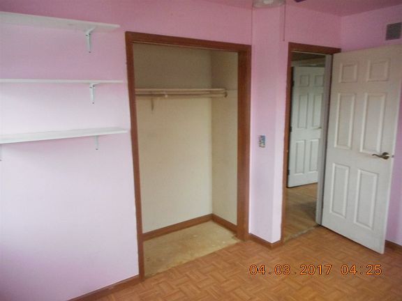 5th image of 203 Greenwood Dr