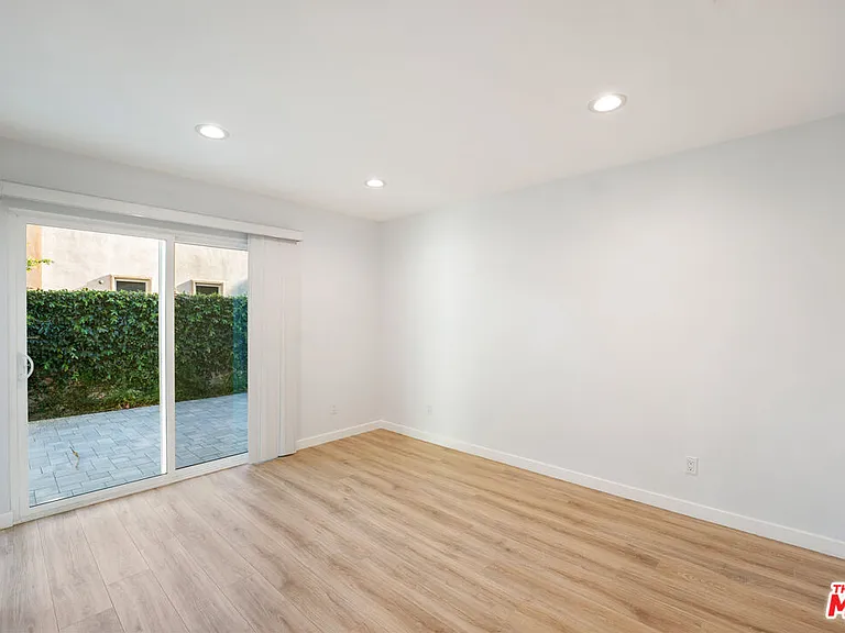 10726 Aqua Vista St — Photo 9