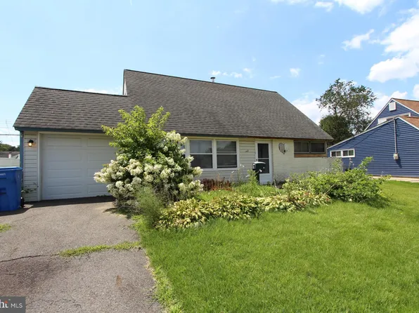 41 Jewel Ln, Levittown, PA 19055