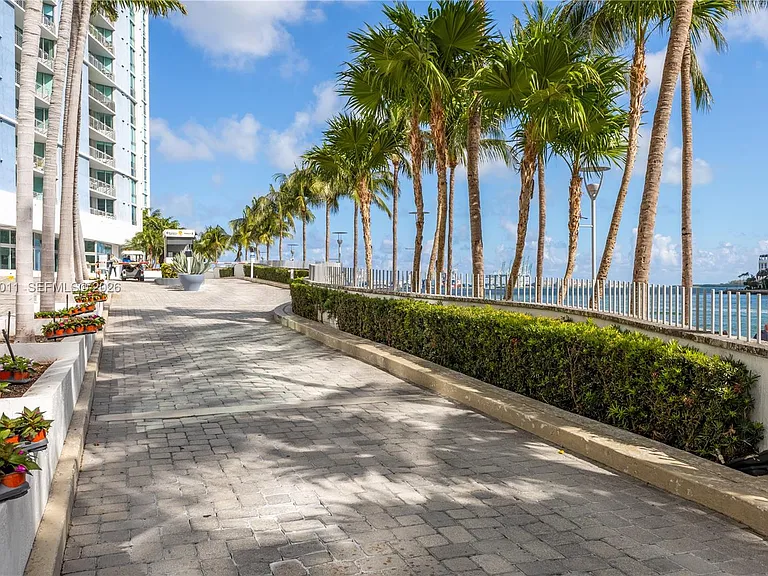 325 Biscayne Blvd #4015 — Photo 27