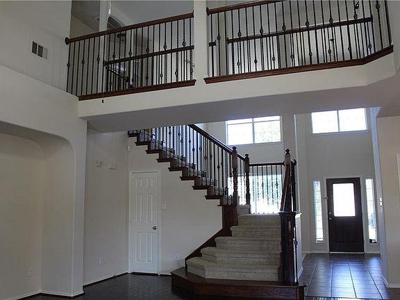 3rd image of 10216 Crawford Farms Dr