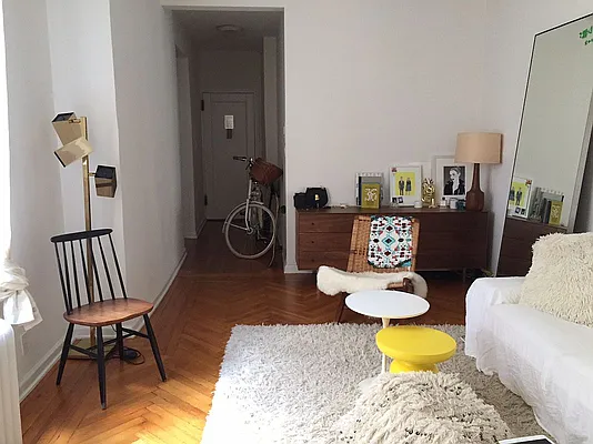 Rented by Manhattan Realty Group | media 13