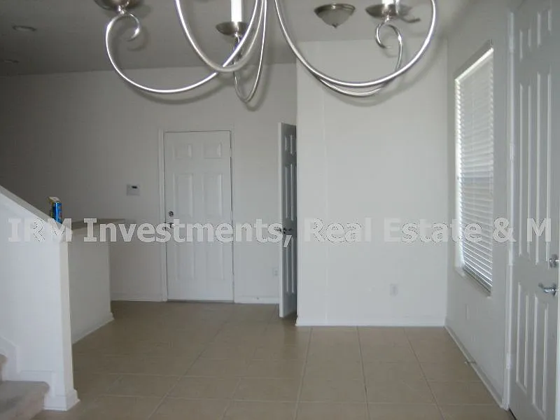 2 bedrooms 2.5 bathrooms / Loft / 2 car garage Townhome — Photo 2