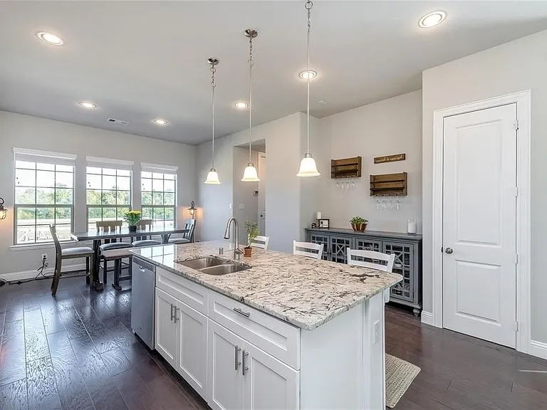 2421 Springhill Ave — Photo 8