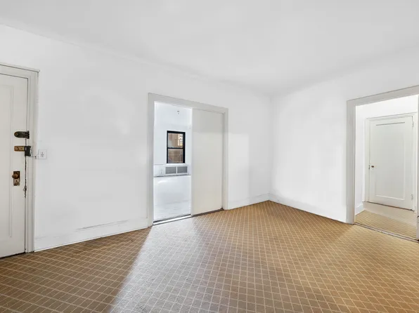 262 Central Park West 1B image 2 of 8