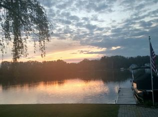 1266 Castlewood Dr, White Lake, MI 48386