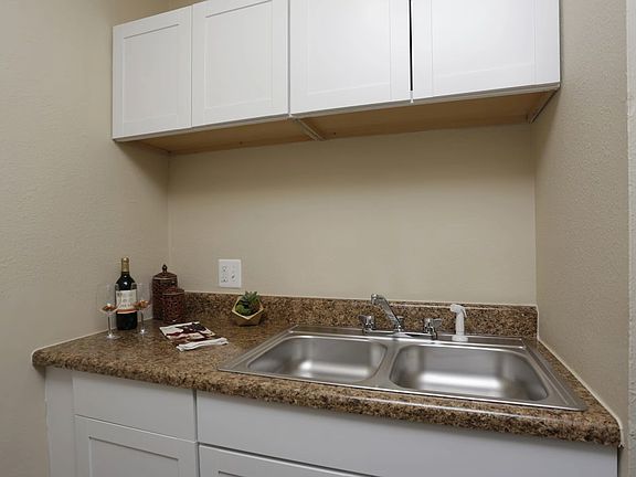 5th image of 100 Riverbend Dr #499