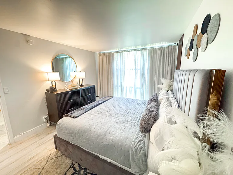 17011 N Bay Rd #104 — Photo 15