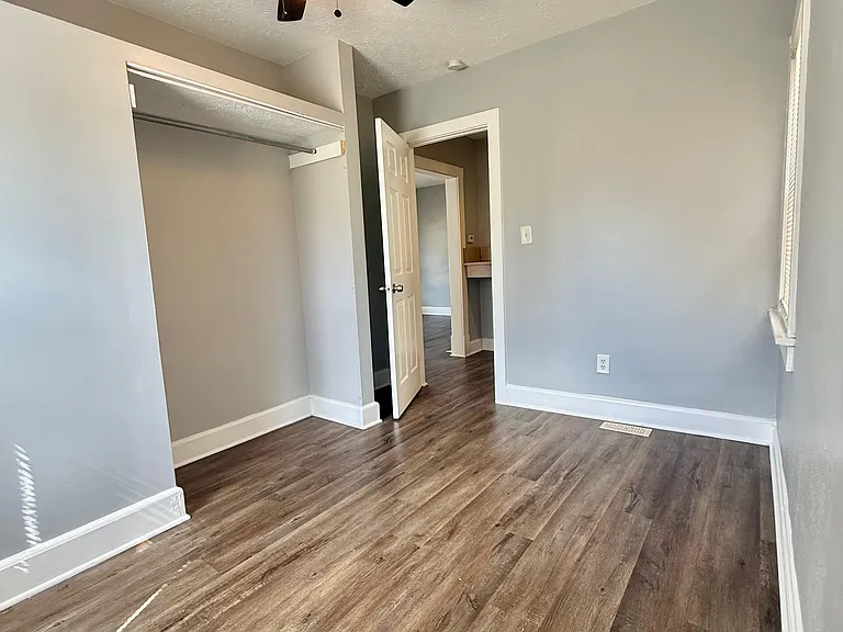 1427 W 54th St #3 — Photo 16