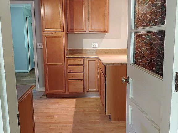 5th image of 2816 Southview Dr