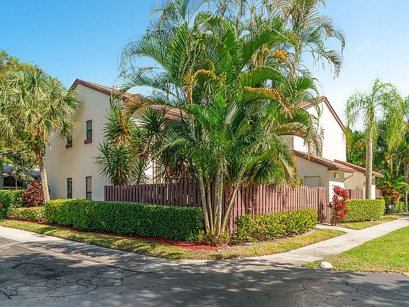 3rd image of 4301 Carambola Circle N