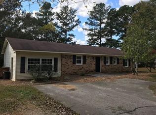 72 Airways Dr, Lexington, TN 38351