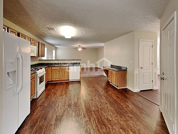 3rd image of 408 Brunswick Cir