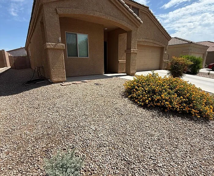 125 E Calle Vivaz — Photo 3