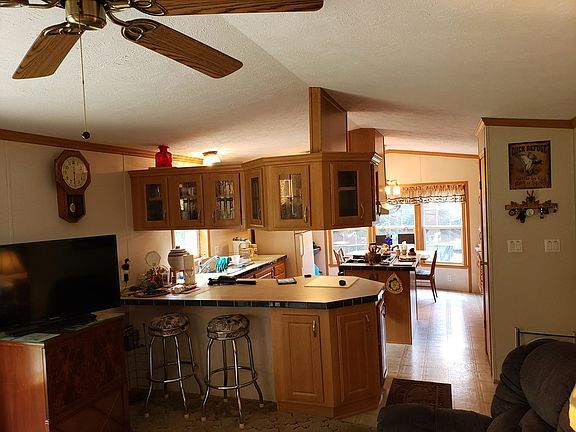 4th image of 236 Custer Dr