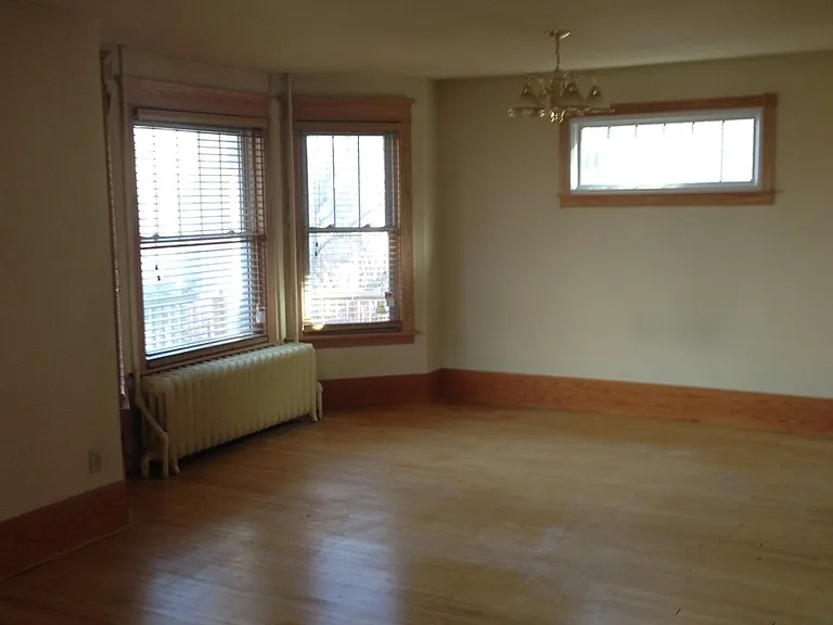 305-307 Duplex — Photo 3
