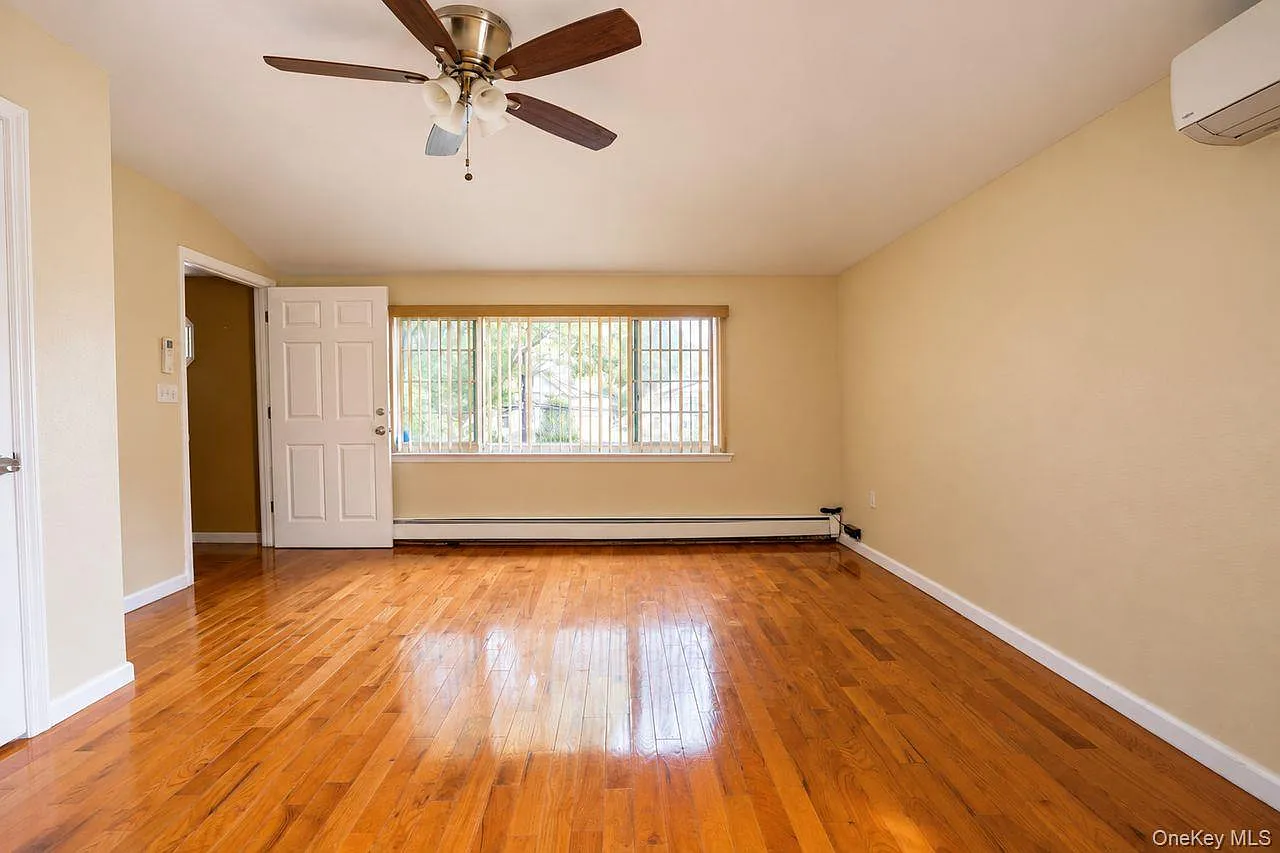 3 bed, 1.0 bath, 2068 sqft, $3,500 — Photo 3