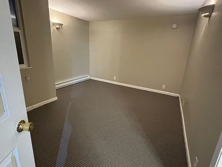 Roycroft Apartments — Photo 10