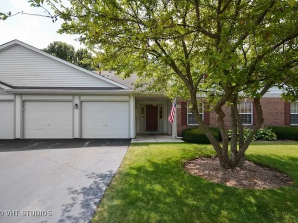 383 Woodview Cir #40B21, Elgin, IL 60120