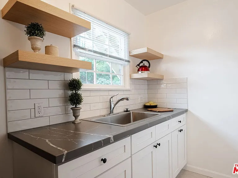 823 Highland Ave #11 — Photo 17