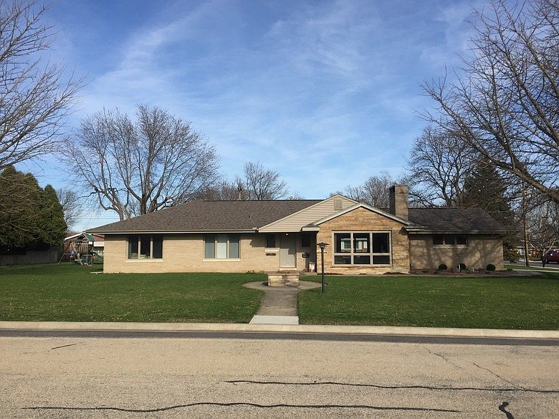1st image of 124 S Kansas Ave