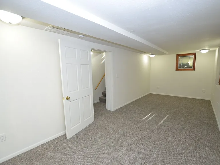 1350 Elder Ln — Photo 9