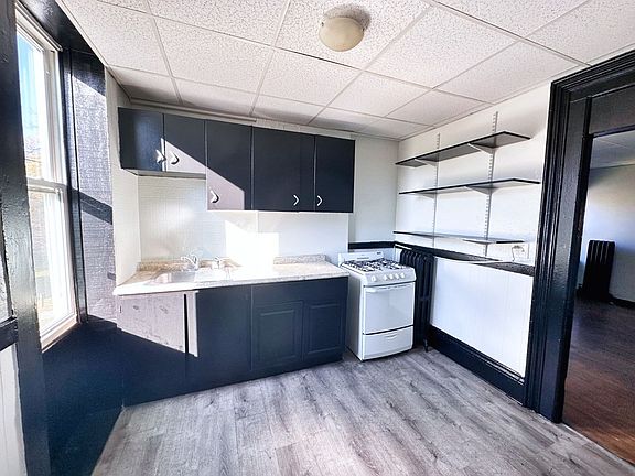 2nd image of 111-115 Lyell Ave