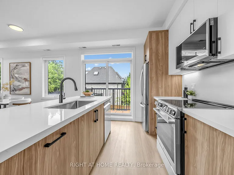 1416 Islington Ave #B — Photo 3