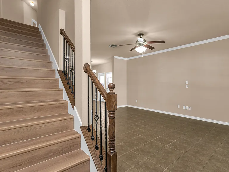 4924 Stray Creek Ln — Photo 2
