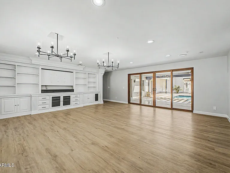 2311 E Colter St — Photo 7
