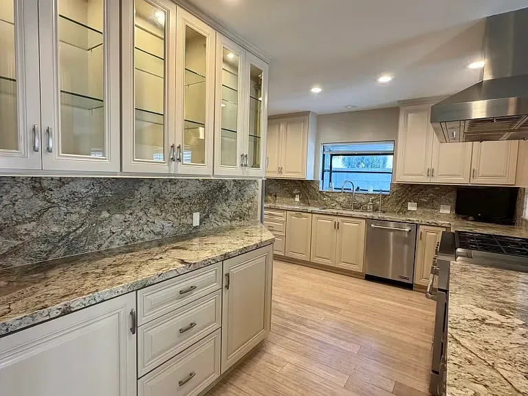 3247 Mills Ave — Photo 9