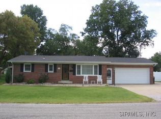 610 W 3rd St, Trenton, IL