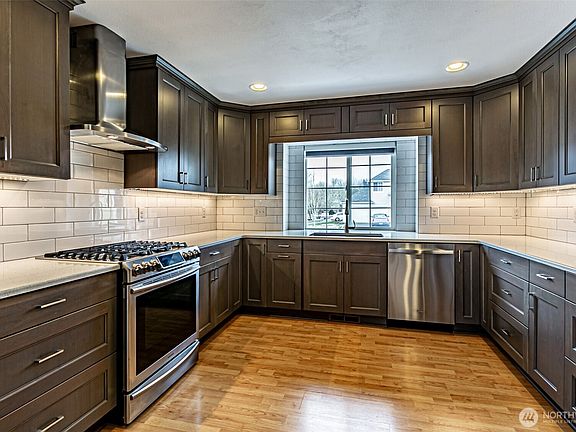 3rd image of 4220 Ingleside Drive SE
